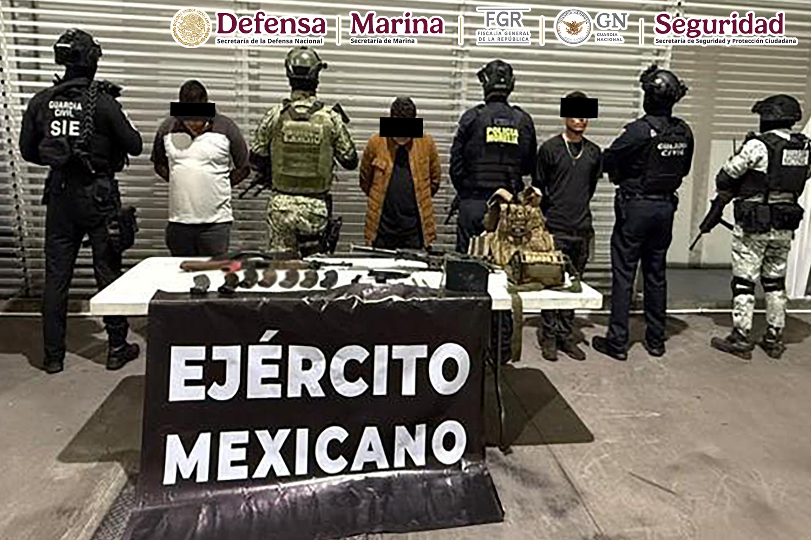 En Michoacán, detienen a 16 personas con armamento